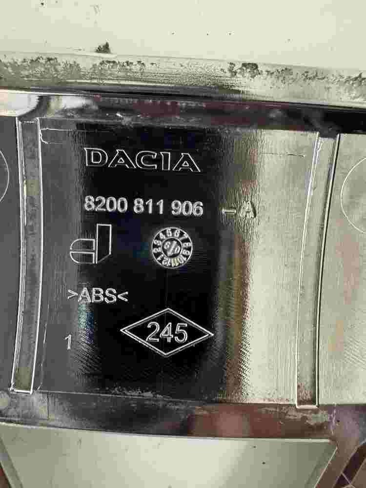 Emblem Logo hinten  Dacia Logan Sandero 2004-2017 8200811906A ..