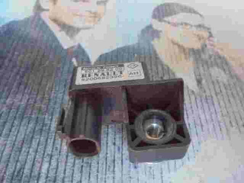 Airbagsensor Airbagsteuergerät Megane 8200682396 AH 8200682396AH  601298200