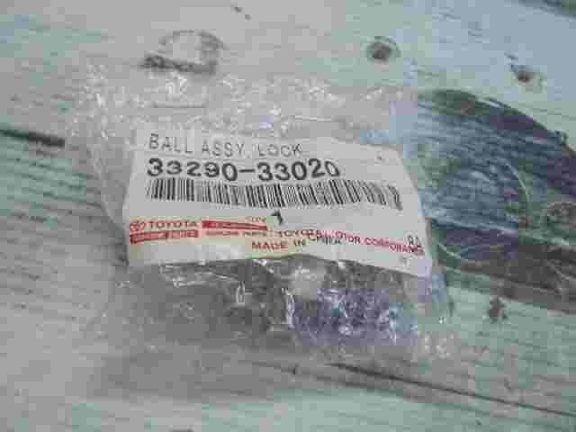 Ball Assembly Lock  Toyota Camry RAV4 Solara  3329033020  33290-33020