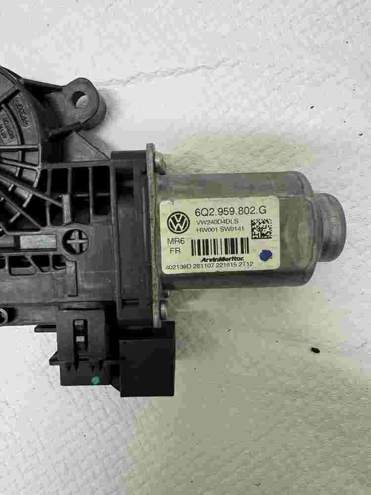 Fensterheber motor Vorne Links VW  Polo Skoda Fabia ROOMSTER 6Q2959802G  402139D