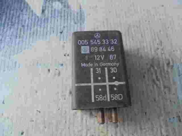 Lichtrelais Mercedes-Benz W126 0055453332 005 545 33 32 898446 89 84 46
