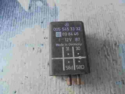 Lichtrelais Mercedes-Benz W126 0055453332 005 545 33 32 898446 89 84 46