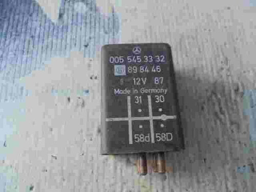 Lichtrelais Mercedes-Benz W126 0055453332 005 545 33 32 898446 89 84 46