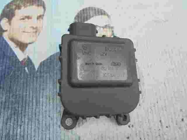 Stellmotor Heizung VW Passat 8D1820511E  BOSCH 0132801148 700025693F