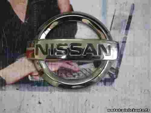 Emblem Logo hinten Nissan Kubistar Nissan NV200 8200242570 FABI 8214