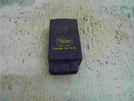 Wischerrelais Citroen Peugeot VALEO 73101302 12V