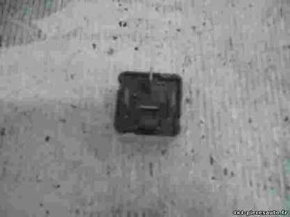 Waschwasserpumpe relais Opel Zafira Vectra Astra 24 438 885 24438885 GM 813