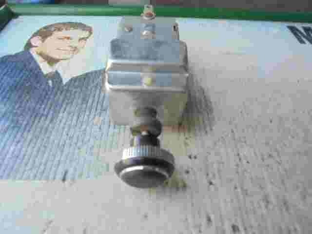 Leuchtweitenregelung Schalter Jeep Cherokee XJ 8956001197
