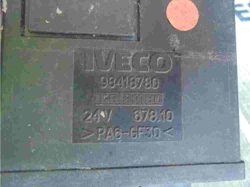 Relais  Iveco 98418780 ITALAMEC 678.10 24V PA6GF30