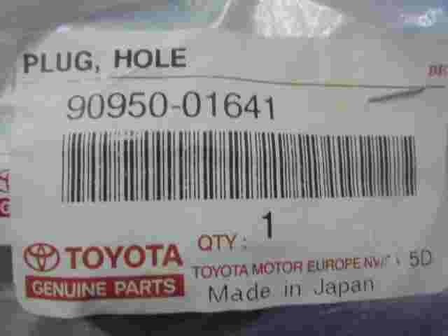Plug Hole  Toyota Camry (V20) Caldina Carina Dyna  9095001641  90950-01641