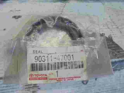 1 stuck Oil Seal  Toyota Land Cruiser Prado 9031147001 90311-47001
