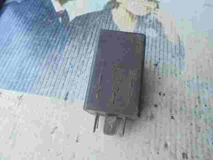 Kraftstoffpumpe relais Opel Kadett E Ascona C 90124673 SIEMENS 5WK2203 5WK 2 203