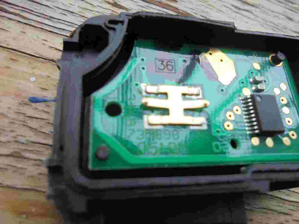Funkfernbedienung Schlüssel Gehäuse VW 1J0959753AG HELLA 5FA008399