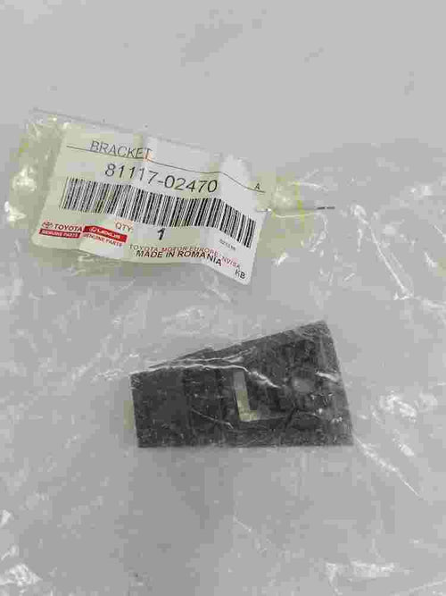 Headlamp Bumper Brackets / Toyota Auris 8111702470 81117-02470