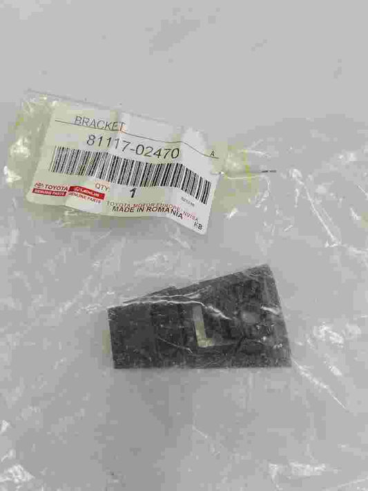Headlamp Bumper Brackets / Toyota Auris 8111702470 81117-02470