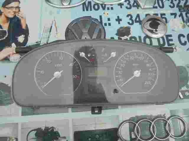 Kombiinstrument Tacho Renault Laguna II 8200218888B 8200218888-B 501018880079