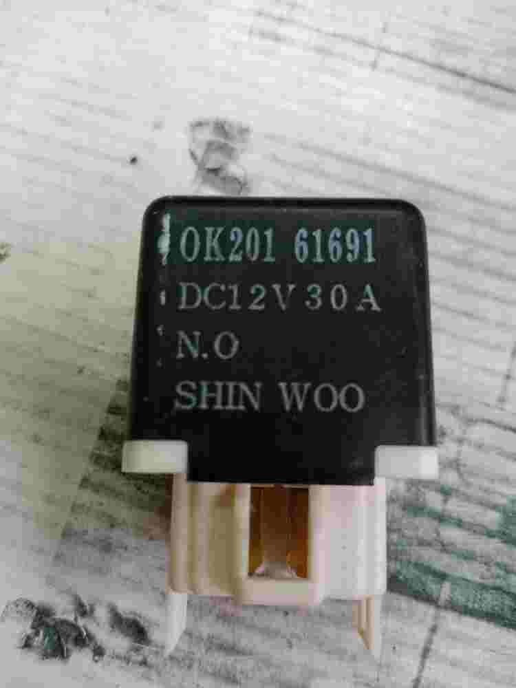Relais Klimaanlage Kia Sephia 0K20161691 0K201-61691 0K201 61691 DC12V30A