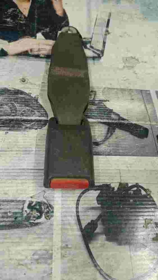 Gurtschloss Gurtschnapper hinten Mitsubishi L200 MR797497 MR 797497 TK-520 TK520