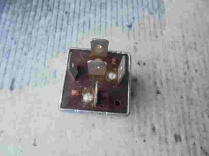 Relais BMW E30 1373913 1 373 913 899658 89 96 58 12V