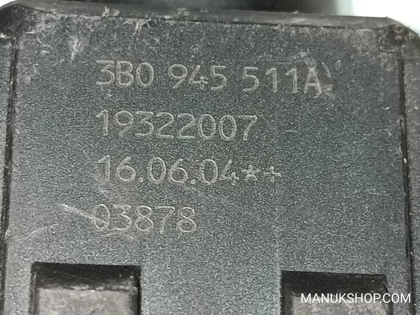 Bremslichtschalter VW Volkswagen Golf V 3B0945511A 3B0 945 511A 19322007 03878