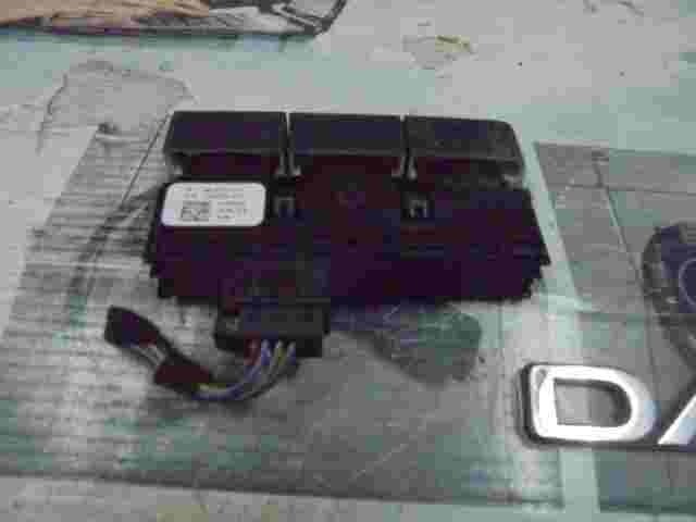 ZV Zentralverriegelungsschalter Seat Ibiza Arona KU6 6F0927137F 10137574 07S