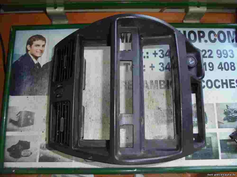 Mittelkonsole  Nissan Terrano Ford Maverick 682607F020  687500F000 682607F0A6