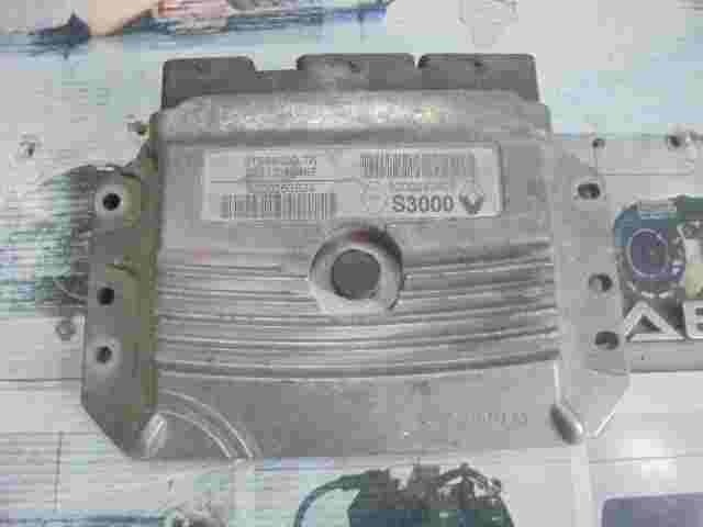 Motorsteuergerät  Renault Megane Scenic S3000 8200283924 8200242405 2311040467