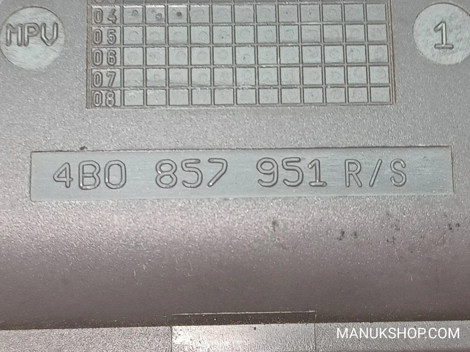 Aschenbecher  Audi A6 4B 4B0857951  480857951R/S 480 857 951 R/S