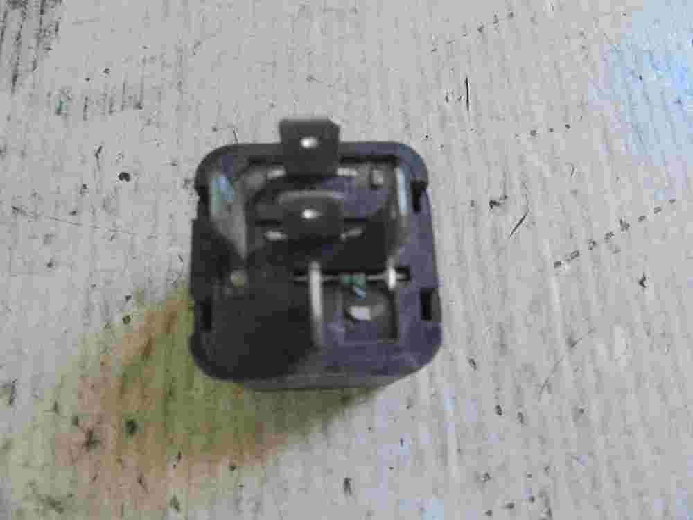 Relais / Tata 265454204913 12V 30A