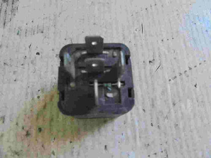 Relais / Tata 265454204913 12V 30A