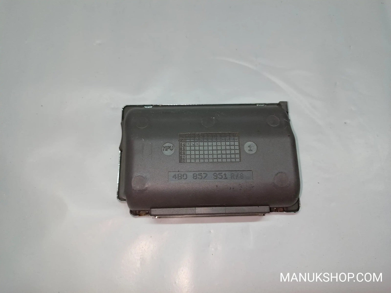 Aschenbecher  Audi A6 4B 4B0857951  480857951R/S 480 857 951 R/S