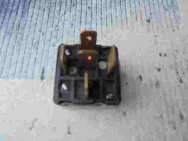 Relais ABS Saab 900/ 9000 Porsche 924 BOSCH 0332204109 8533176 12V 20/30A