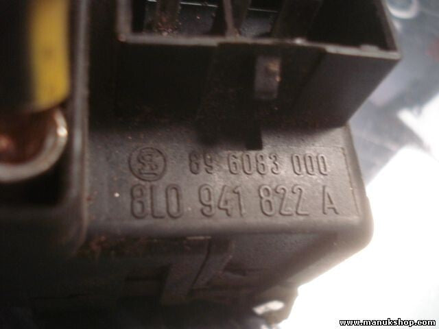 Sicherungskasten Audi A3 A4 A6 VW Passat Golf Skoda Superb 8L0941822A 896083000