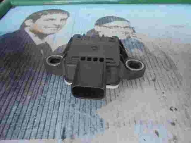 Airbagsensor Airbagsteuergerät Toyota Avensis 891830F010 BOSCH 0265005915