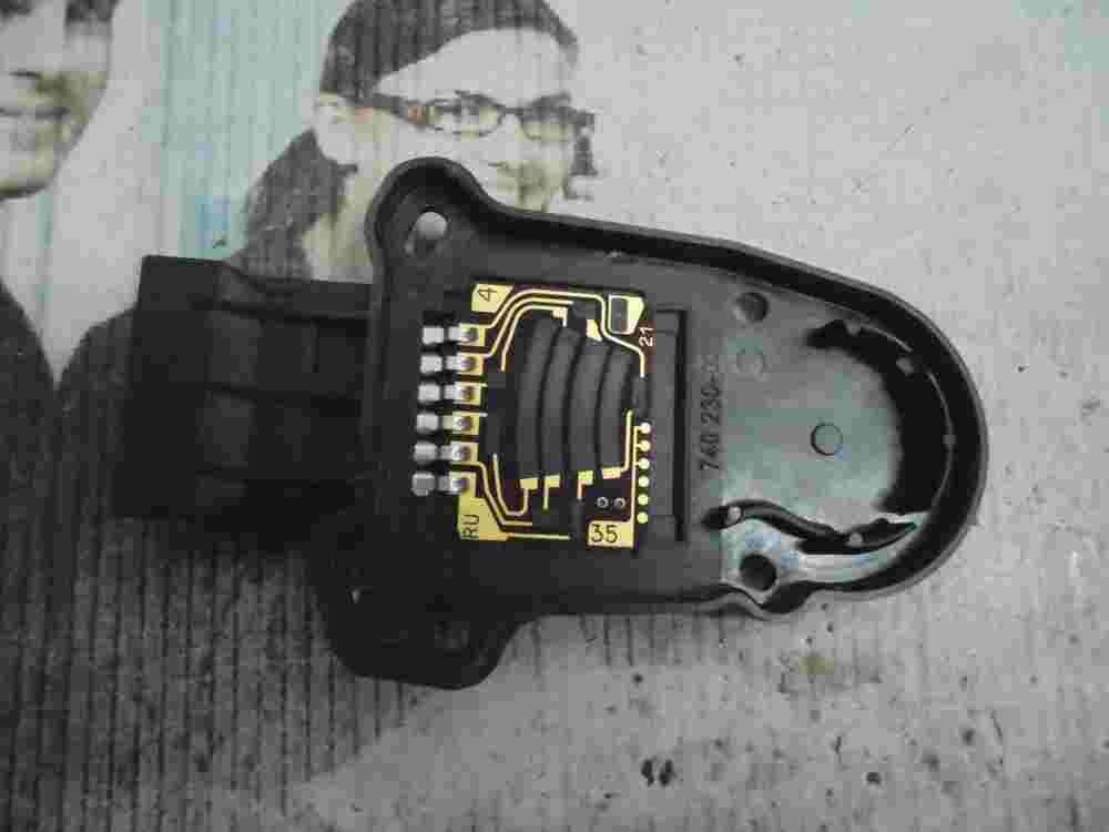 Gaspedalpotentiometer Nissan Navara Pathfinder 18002EA000 HELLA 6PV93390101