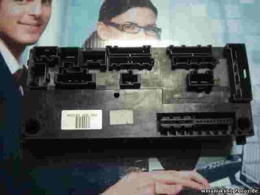 Sicherungskasten Mercedes-Benz 0005401050 0025451901 AMP 19675231