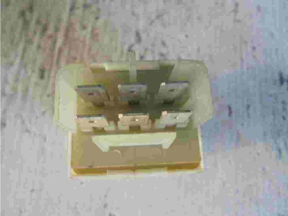 Relais Zentralverriegelung Renault 19 7700728132 TB-6 12V