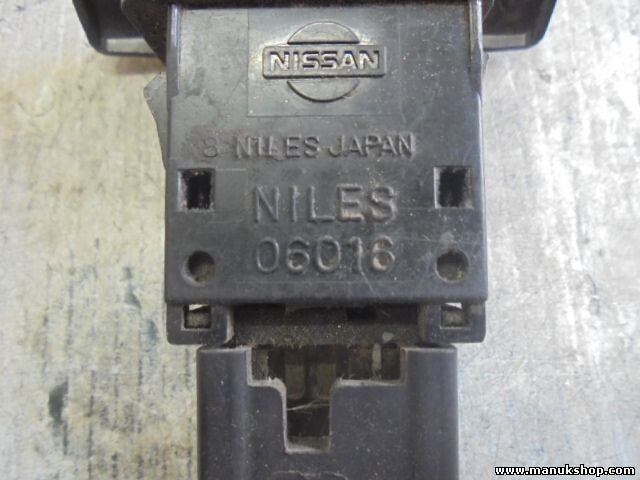 Warnblinkschalter Nissan Primera NILES 06016