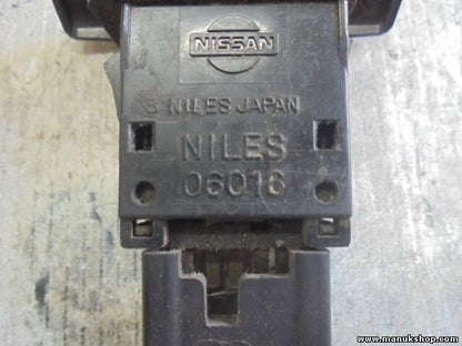 Warnblinkschalter Nissan Primera NILES 06016