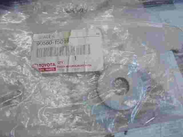 1 stuck Spacer  Toyota Land Cruiser 9056015018 90560-15018
