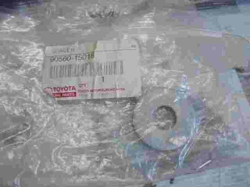 1 stuck Spacer  Toyota Land Cruiser 9056015018 90560-15018