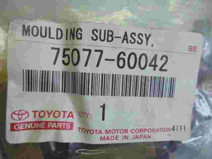 Sub Assembly Rear Door Molding  Toyota Land Cruiser 120 Prado 7507760042