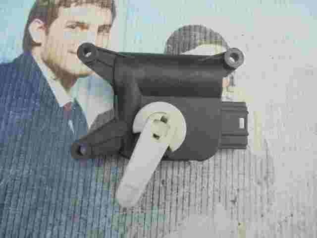Stellmotor Heizung Mercedes-Benz Viano Vito W639 BOSCH 0132801334 170907 02