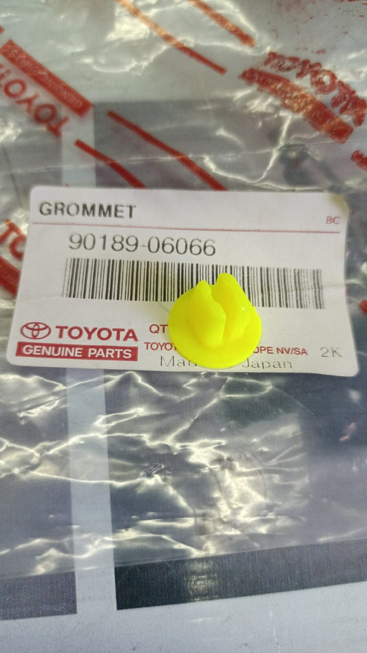 Grommet / Lexus IS II GS Toyota Avensis II 9018906066 90189-06066