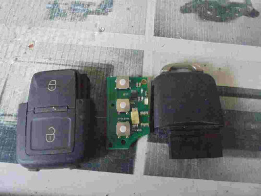 Funkfernbedienung Schlüssel Gehäuse VW 1J0959753AG HELLA 5FA008399