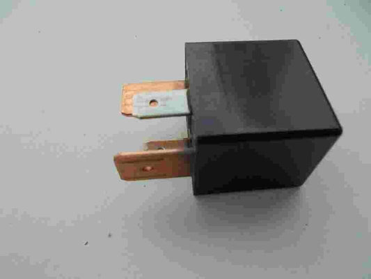 Relais Mitsubishi MR301978 GB1APF-12V ACB82201 M09