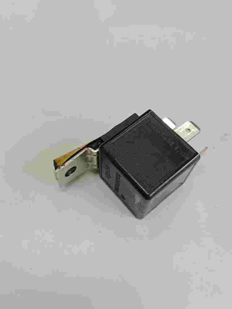 Leistungsrelais   Toyota Hiace II Tyco V23134A1052C643 V23134-A1052-C643 12V