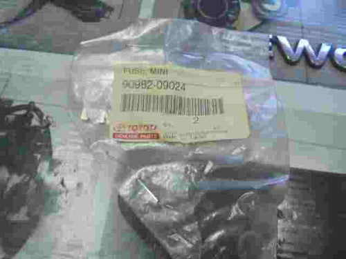 Fuse Mini  Toyota Lexus RZ 450E IS 350C 9098209024 90982-09024