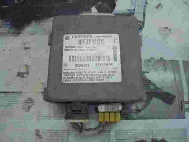 Airbagsensor Airbagsteuergerät Chrysler Grand Voyager Dodge 4686242 F 0285001093