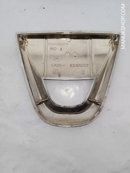 Emblem Dacia Sandero III 908898607R 90 88 986 07R